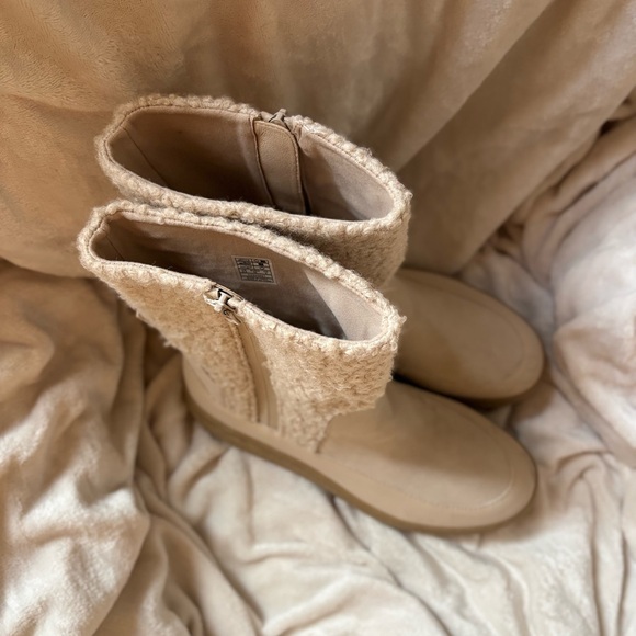 Rocket Dog NWOT Ivory Wedge Boots - Picture 9 of 9